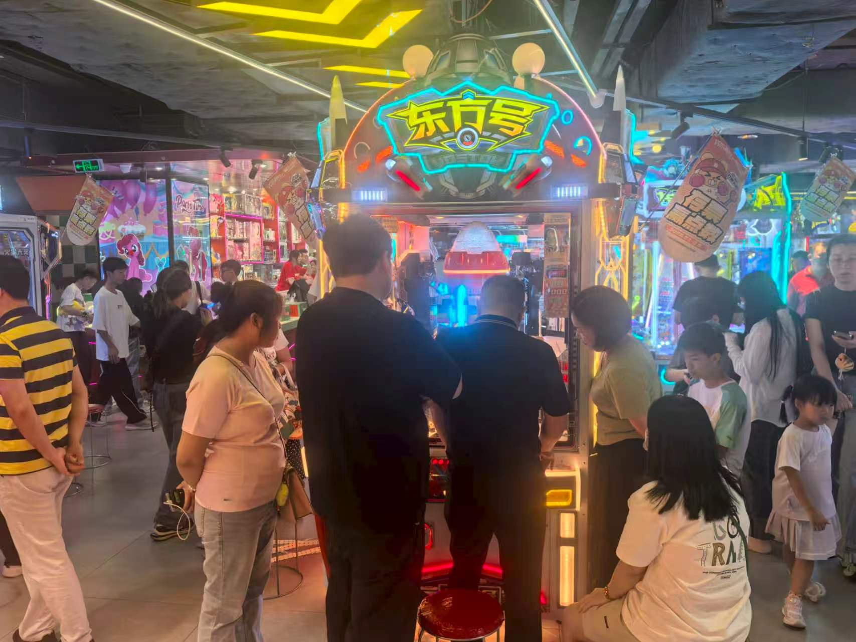 线下互动设备与玩家现场体验图
