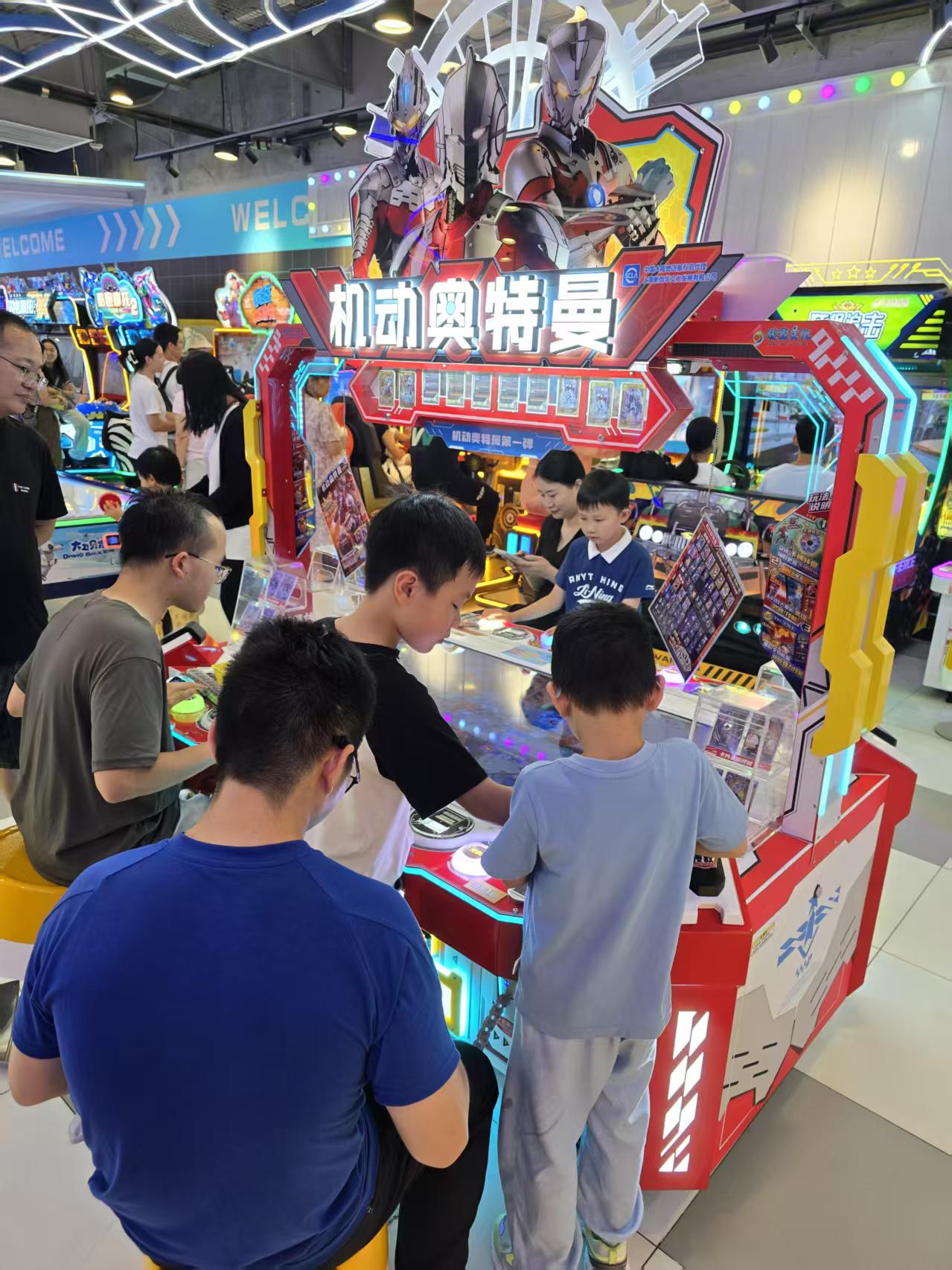 机动奥特曼主题设备玩家体验现场图